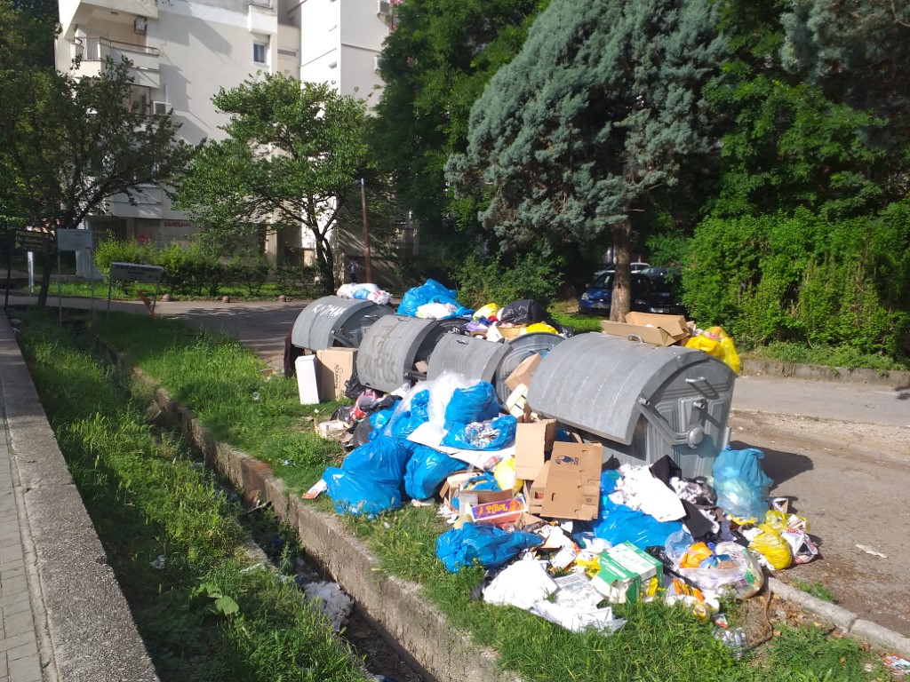 Smeće, uborak, Smeće, uborak, uborak, blokada