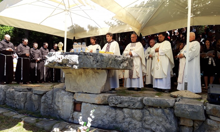 Veli broj vjernika pohodio grob Dive Grabovčeve