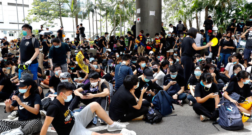 Ponovno okupirane zgrade vlade u Hong Kongu: Ovaj put prosvjeduju i srednjoškolci 