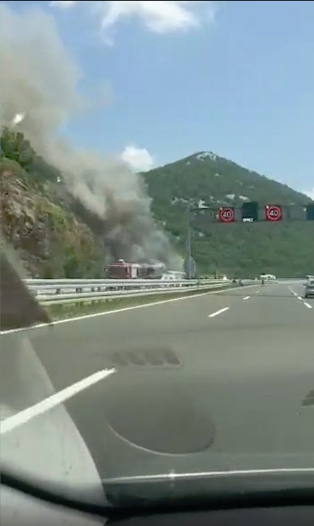 zapaljenje, zapaljen kombi, zapaljeno vozilo, zapaljeno auto