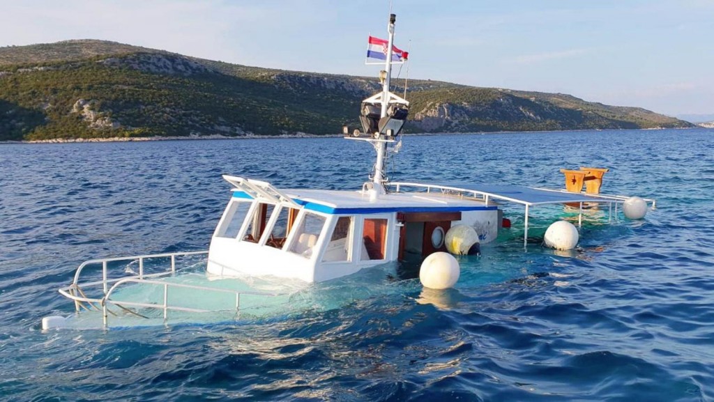 Drama kod Drvenika: S izletničkog broda spašeno 16 putnika i dva člana posada