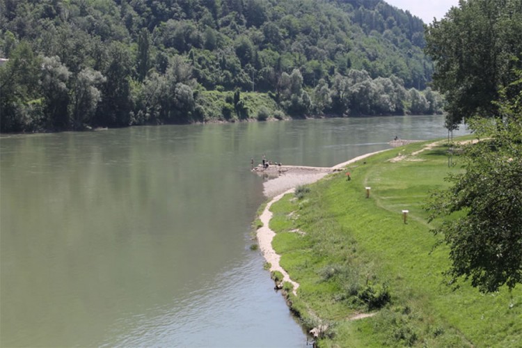 Beživotno tijelo migranta pronađeno na obali Drine