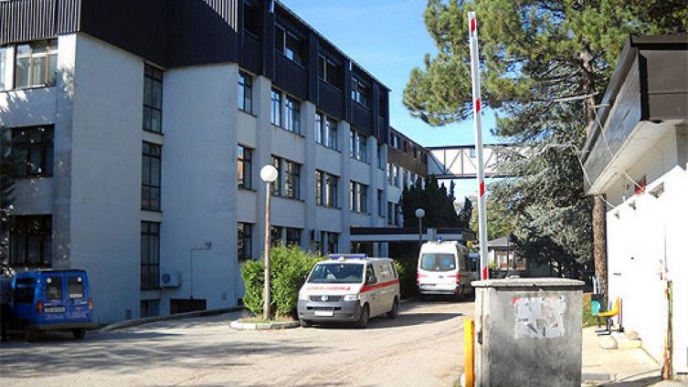 Nevjerojatan slučaj na Psihijatriji: Muškarac otkinuo metalne rešetke i bacio se kroz prozor