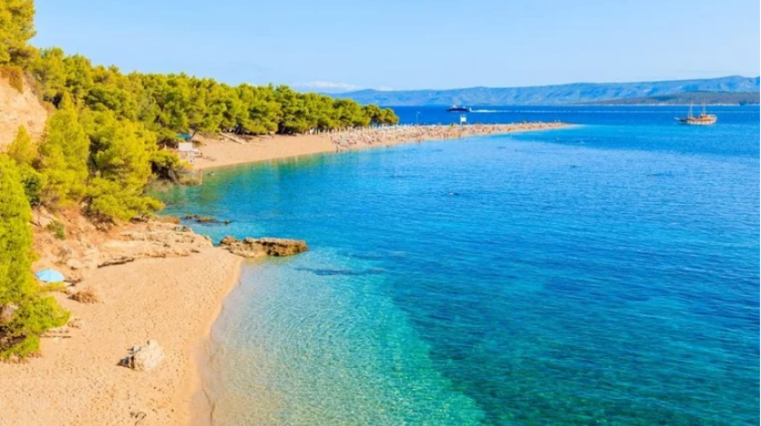 najljepša plaža, plaža na obali, zlatni rat, Hrvatska zemlja, turizam