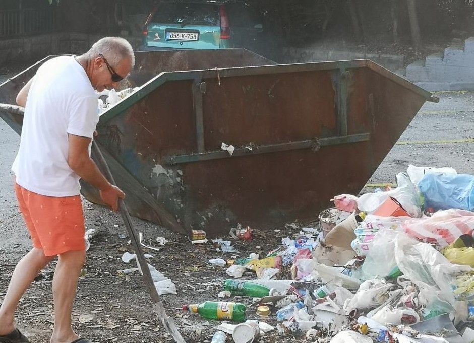 Olav Furo, Mostar, Smeće