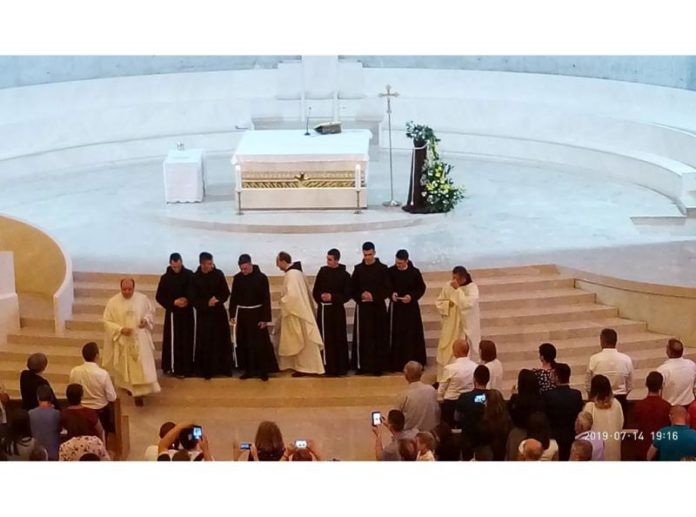 Mostar: Šestorica postulanata obukla franjevački habit