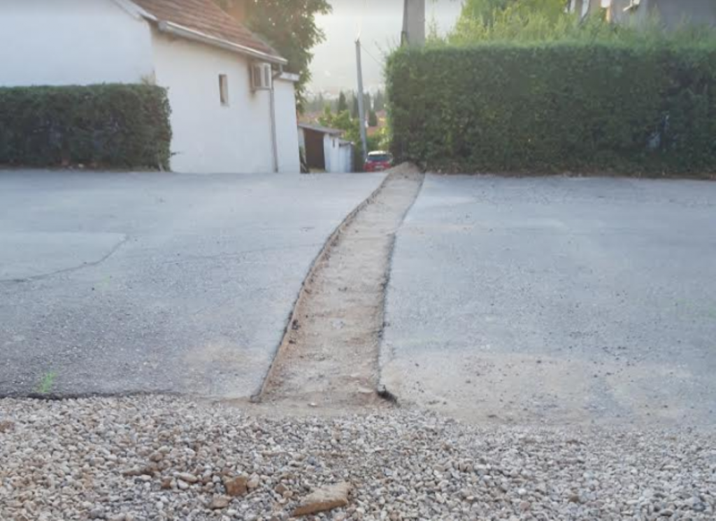 mostarski crnjaci, rupa na cesti