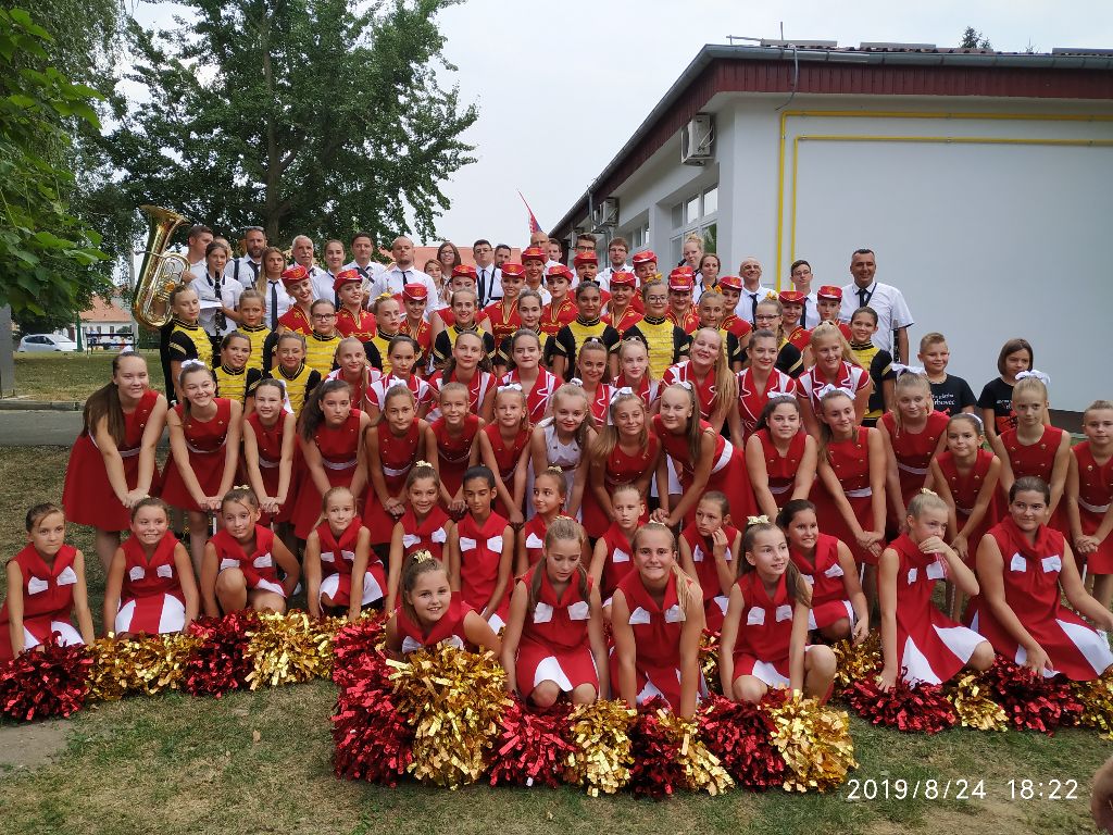 Mostarske mažoretkinje