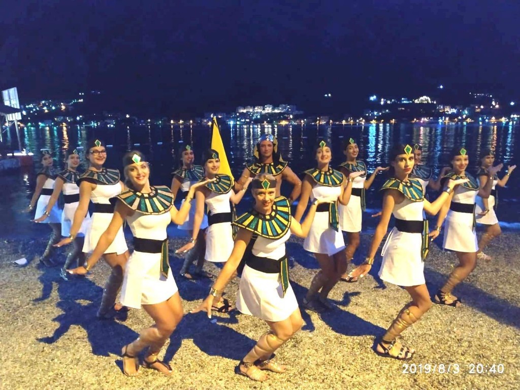 Mostarske mažoretkinje, kotor