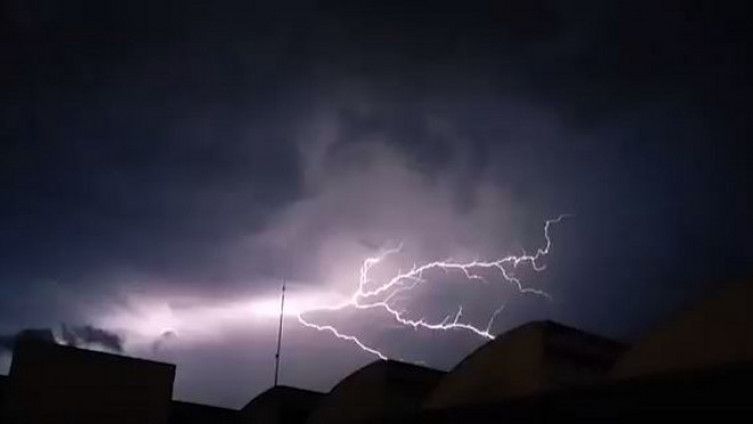 grom, udar groma, nogometaši, grom, udar groma