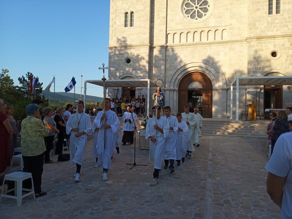 Široki Brijeg, devetnica, veliki prasak, biskup Ratko Perić, Ratko Perić, dr. Ratko Perić, don Mladen Parlov, fra Ivan Sesar, don Željko Majić, don Ivo Šutalo, K. Perić