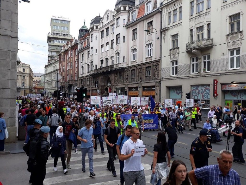 obitelj, Dan tradicionalne porodice, parada ponosa, povorka ponosa