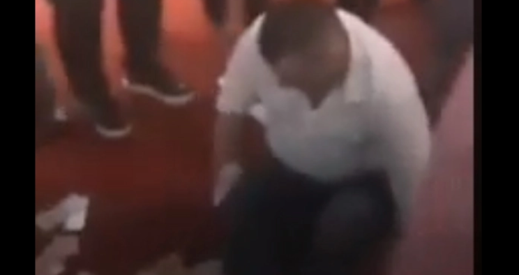 zastupnik , parlament, razbacivao novce