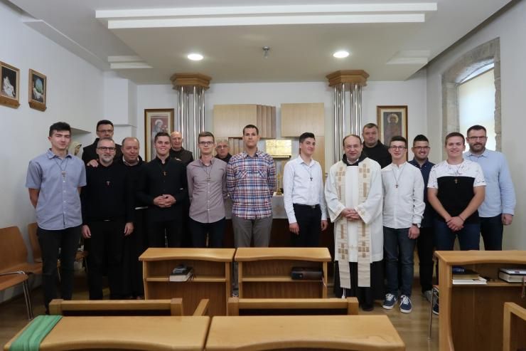 svećenici, provincija