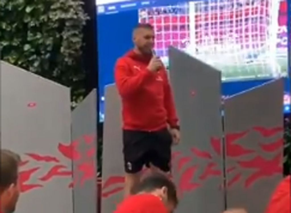 Ante Rebić, pjevanje