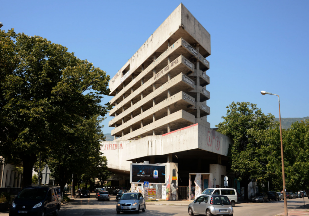 Staklena banka, selfi, opasnost