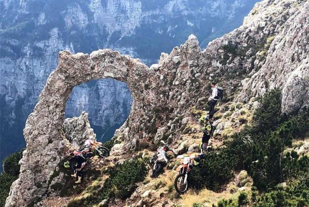 hajdučka vrata, motoristi