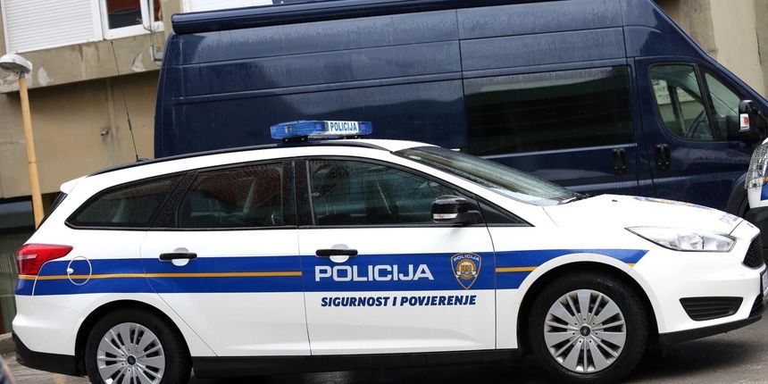 muškarac, predao se , miro gavran, komedija, prijetnja, Hrvatska