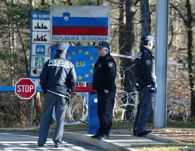 Slovenija, ilegalni migranti , policajci