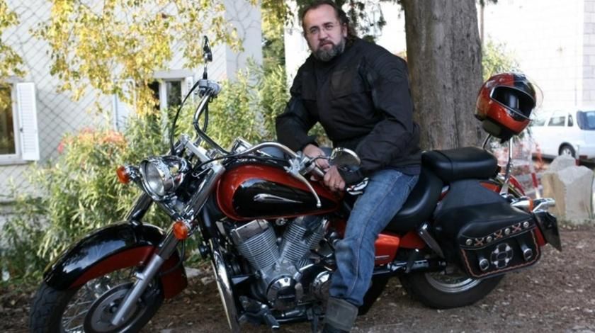 bivši svećenik, tužba