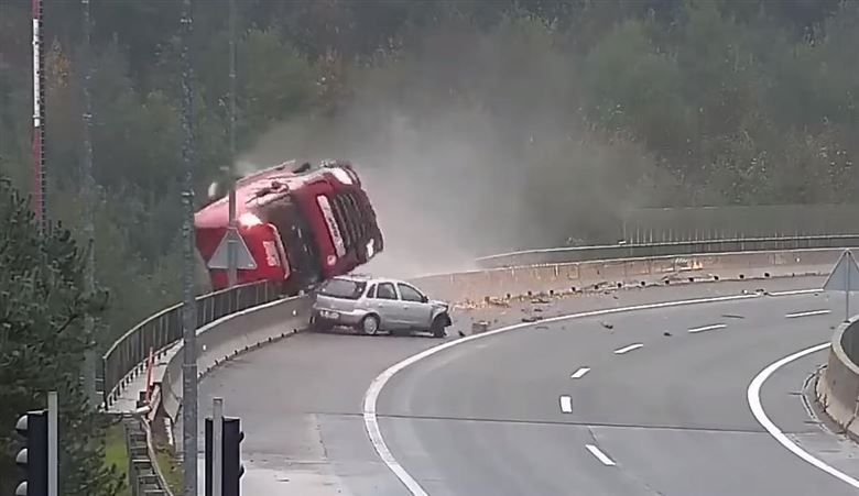 Slovenija, teška prometna nesreća