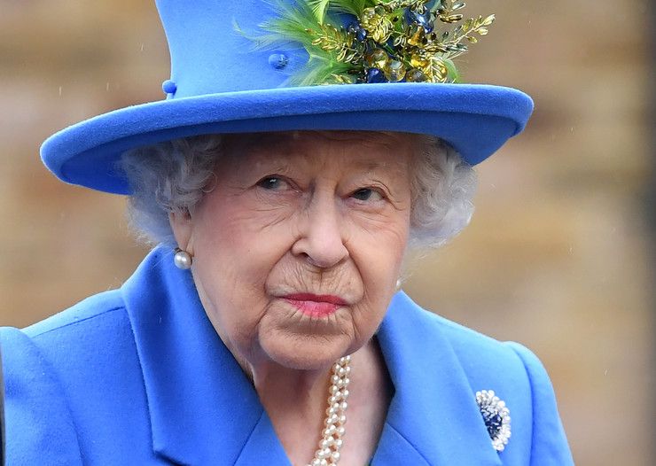 kraljica Elizabeta prestaje nositi krzno, kraljica elizabeta II, prijestolje