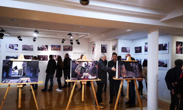 Livno, Izložba slika, ratna fotografija