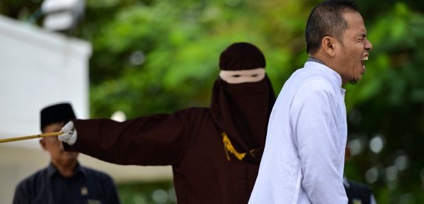 indonezija, javno bičevan