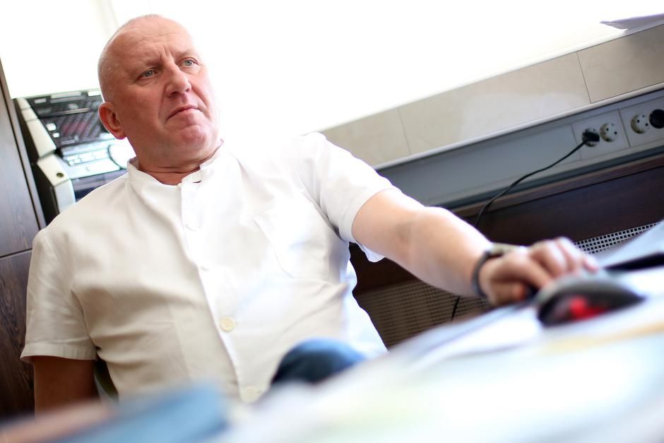 Boro Nogalo, doktor, smijenjen nakon 23 godine