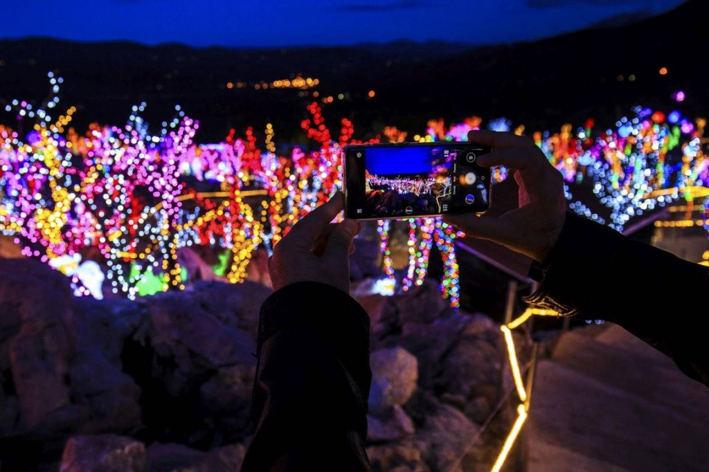 Hrvatska, božićno selo, Gornji Dolac, božićne lampice