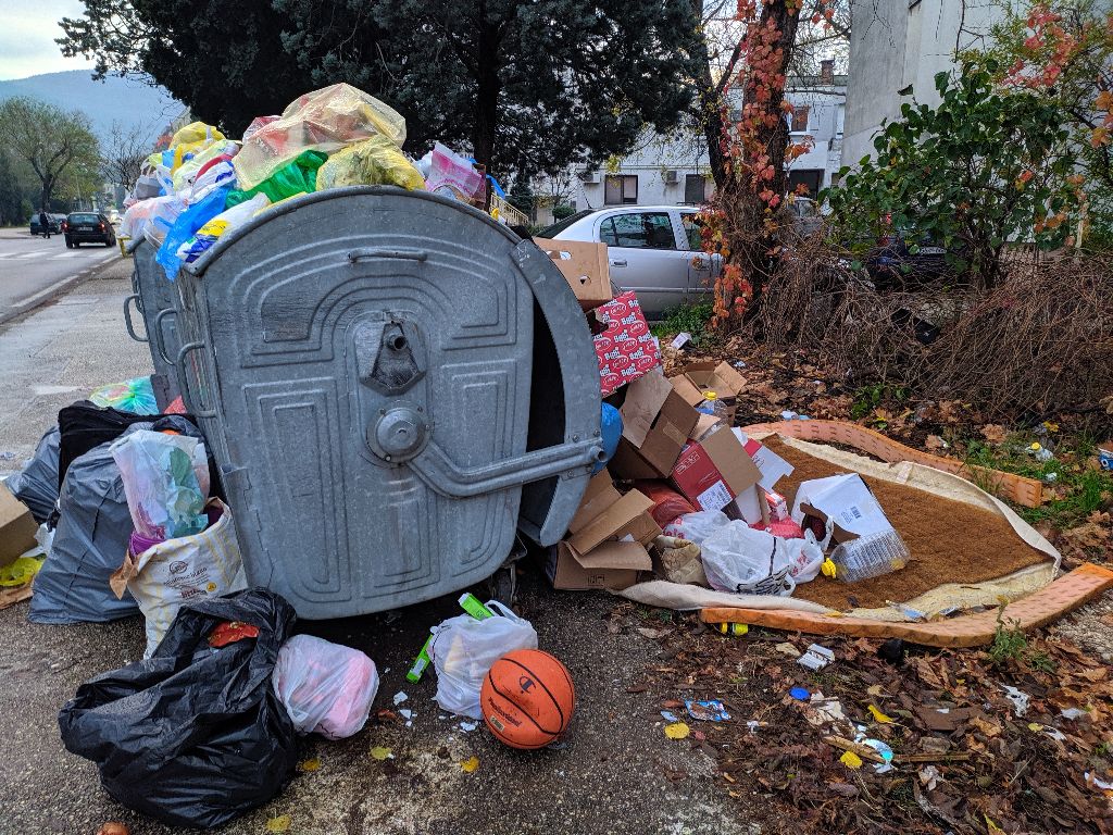 Mostar, jp uborak, Smeće, otpad