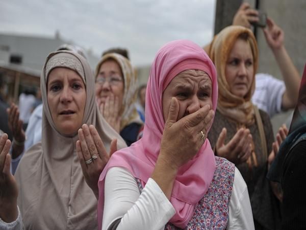 udruženje Pokret Majke enklave, pokrenuta inicijativa, stup srama, genocid