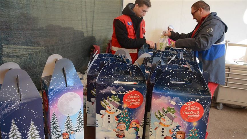 Migrantski centar Salakovac, Mostar, crveni križ, paketići, migranti