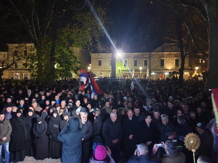 Trebinje, mirno okupljanje, Trg slobode, vladika Dimitrije