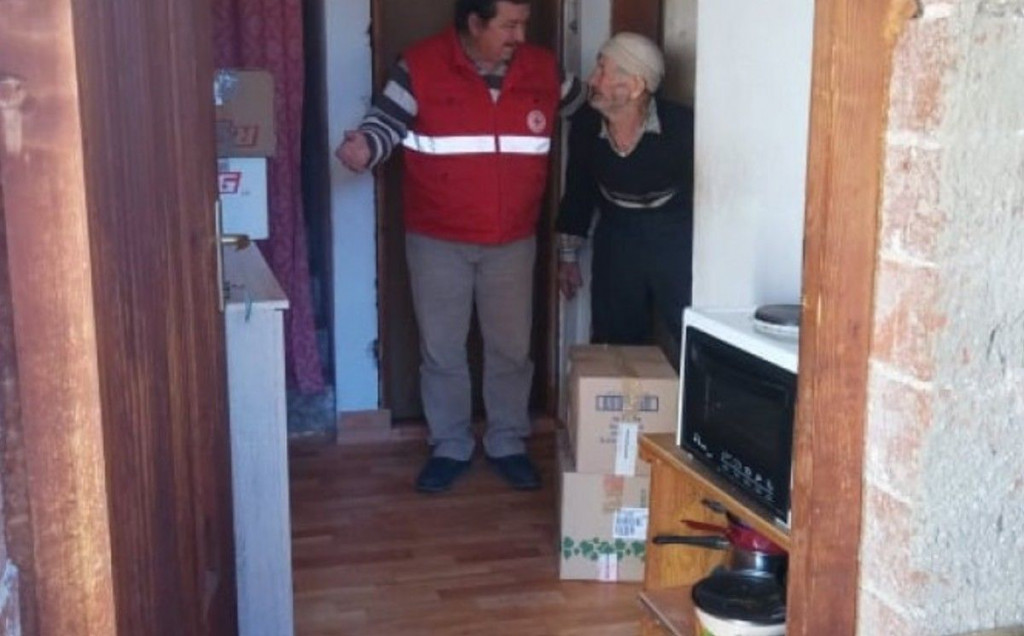 Livno, crveni križ, pokloni, socijalno ugrožene osobe