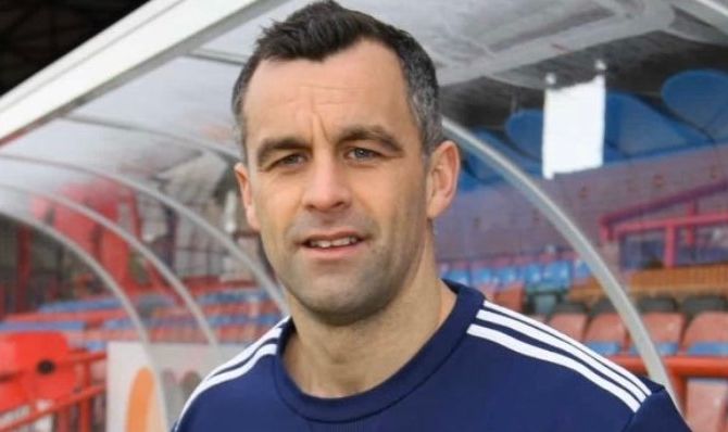 preminuo, chris barker