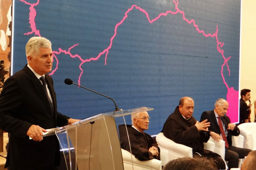 Dragan Čović - Iznad crte