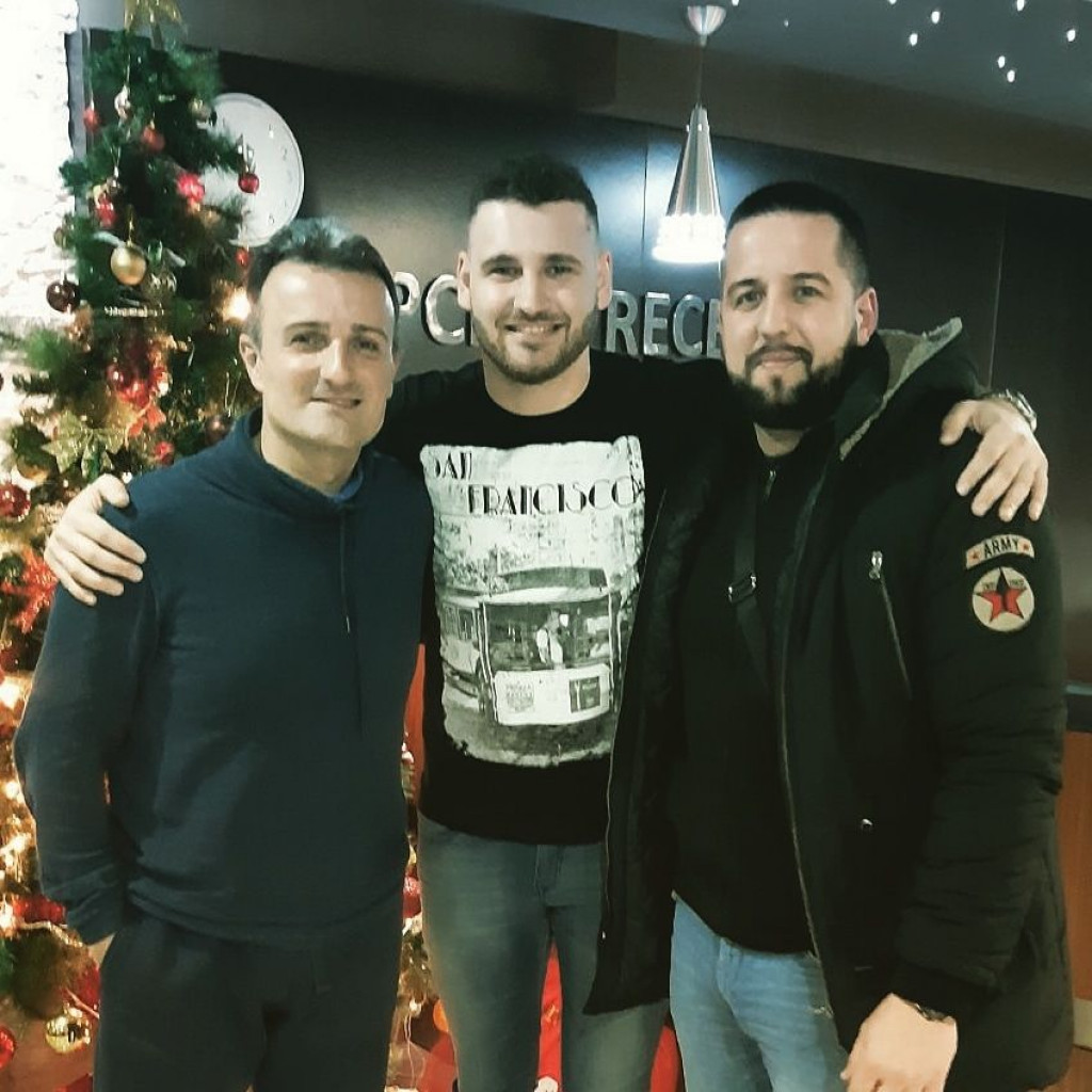 Ivan Milinković, nastup, pjevač