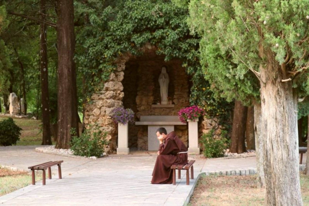 Humac, svećenici, franjevci, život