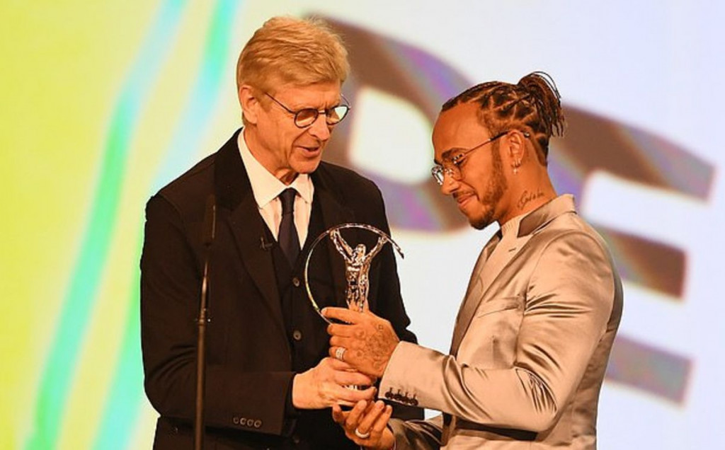 Hamilton preuzima nagradu