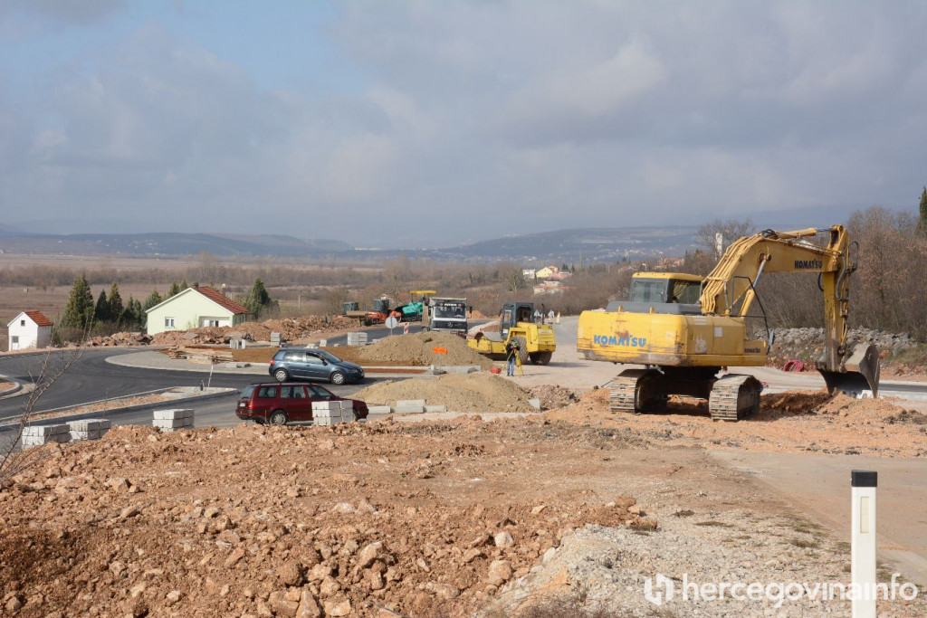 Kružni tok na cesti Široki Brijeg - Mostar