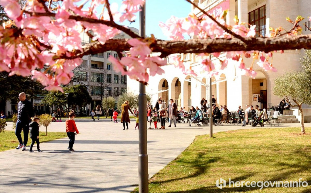 Mostar, sunce, šetnja