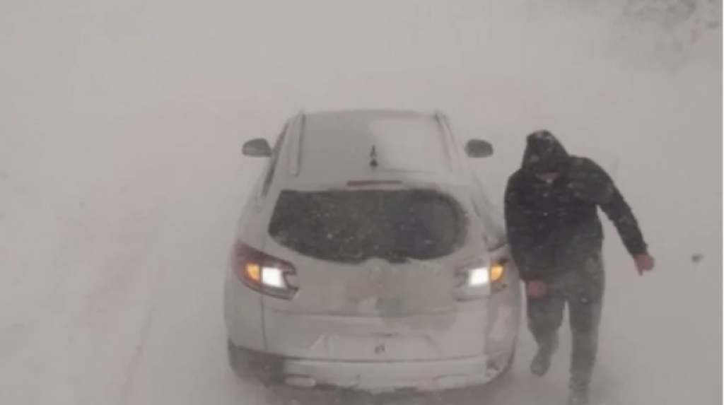 snijeg, zatvorena cesta, prozor, Tomislavgrad