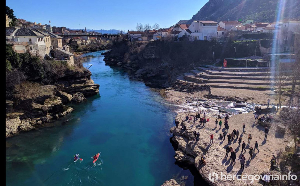 Sunce izmamilo Mostarce u šetnju