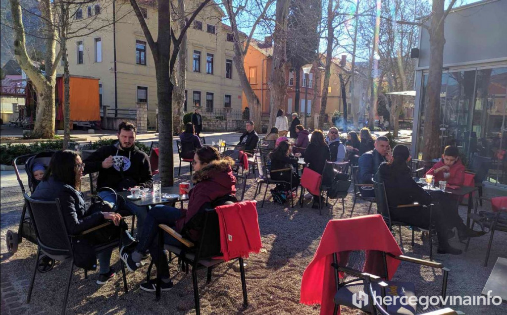 Sunce izmamilo Mostarce u šetnju