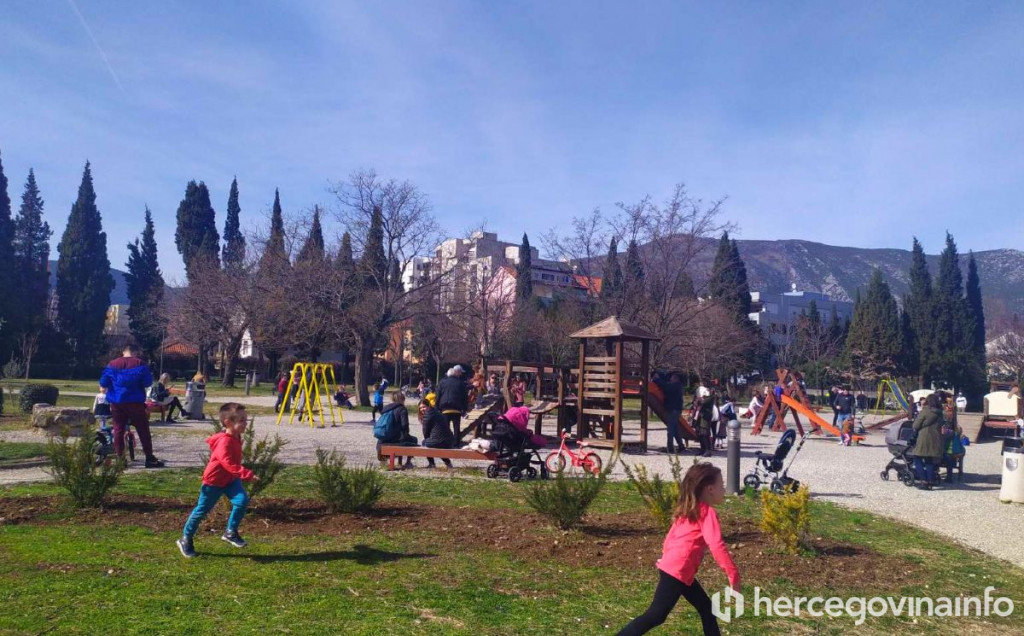 Sunčan dan u Mostaru