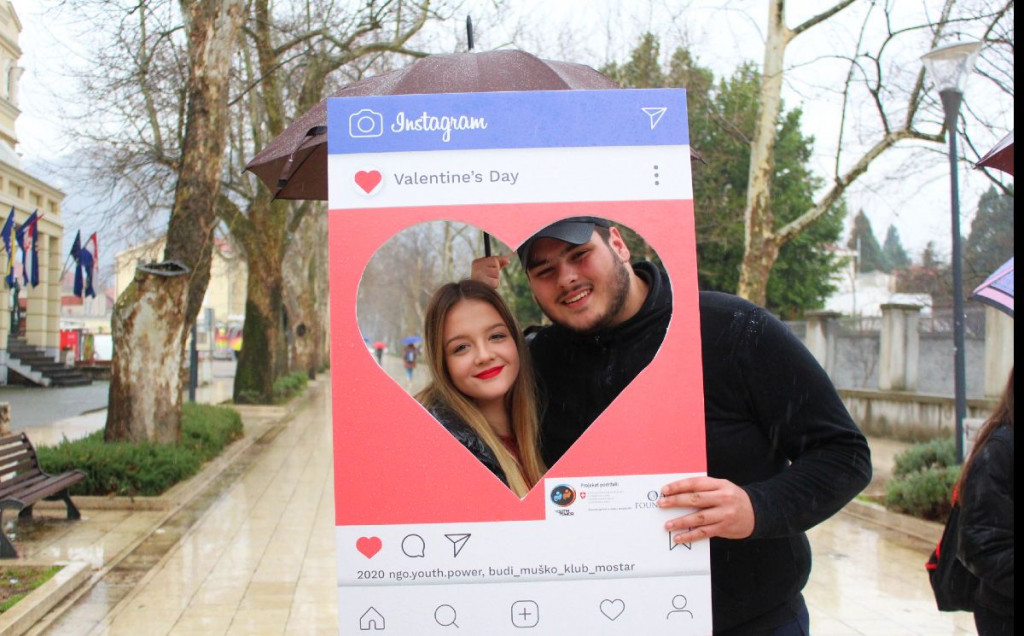 Podijeljene "fotografije ljubavi" u gradu Mostaru