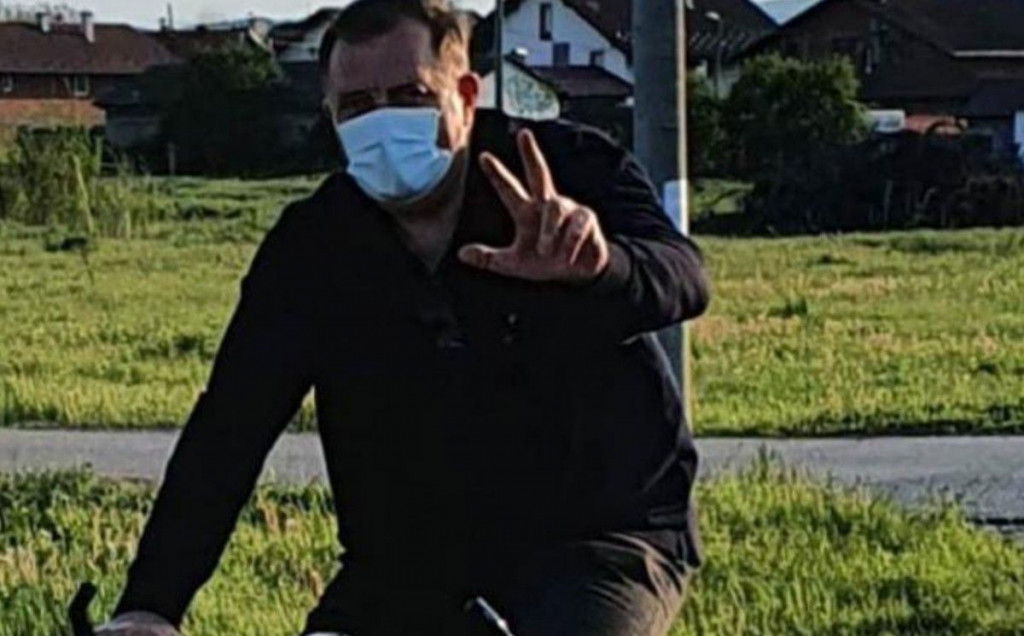 Milorad Dodik političar iz RS-a, vožnja bicikla