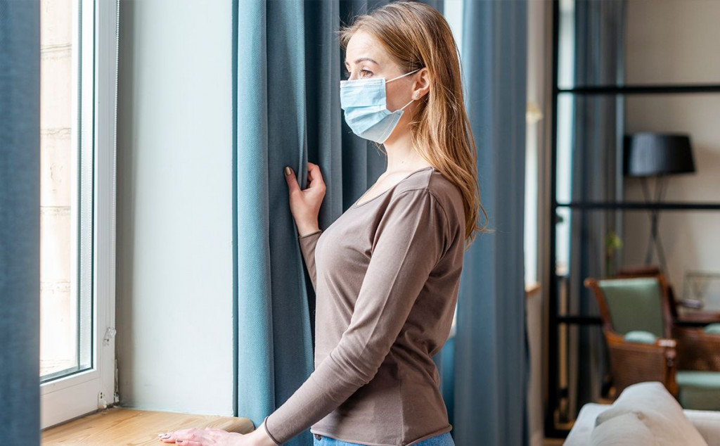 Korona maska žena izolacija