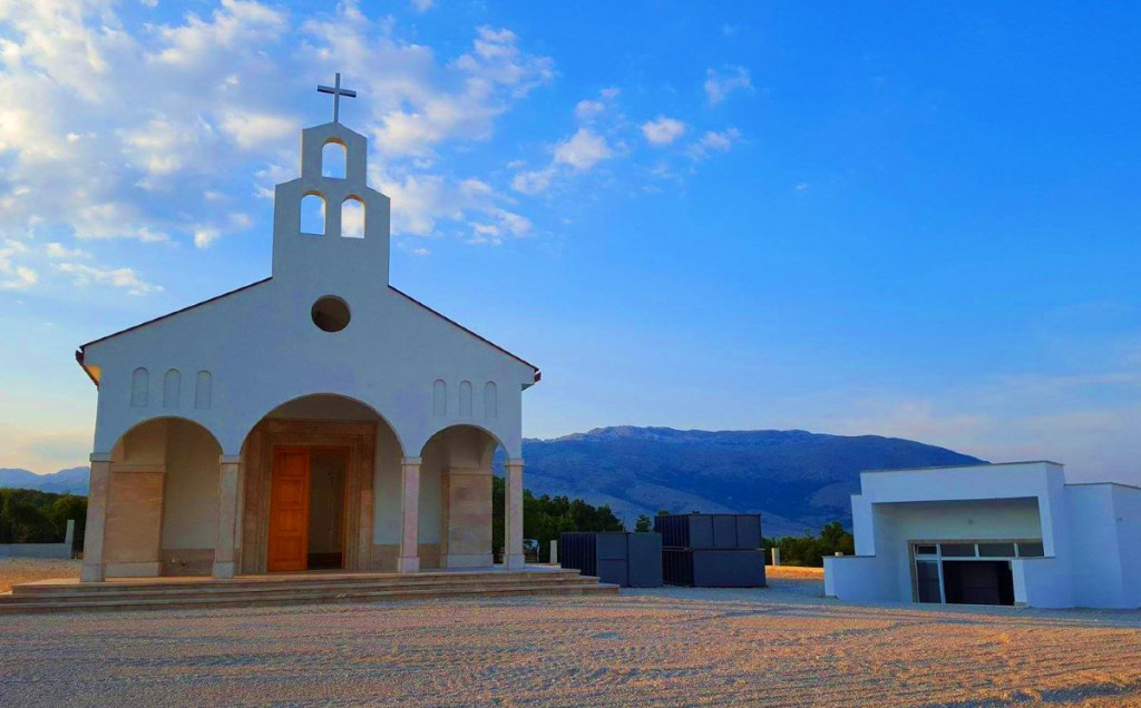 Crkva svetog Josipa Radnika na Groblju Mira